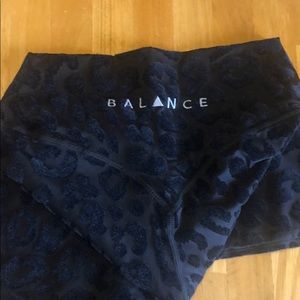 Balance Flocked Black Legging
